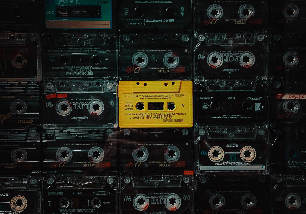 Share more than 86 cassette tape wallpaper iphone best -  songngunhatanh.edu.vn